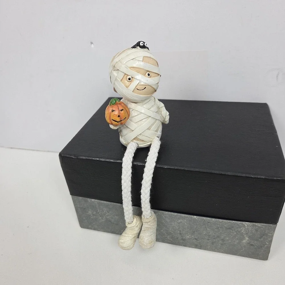 Vtg RARE Mummy Holding Pumpkin Sitting on Shelf 6